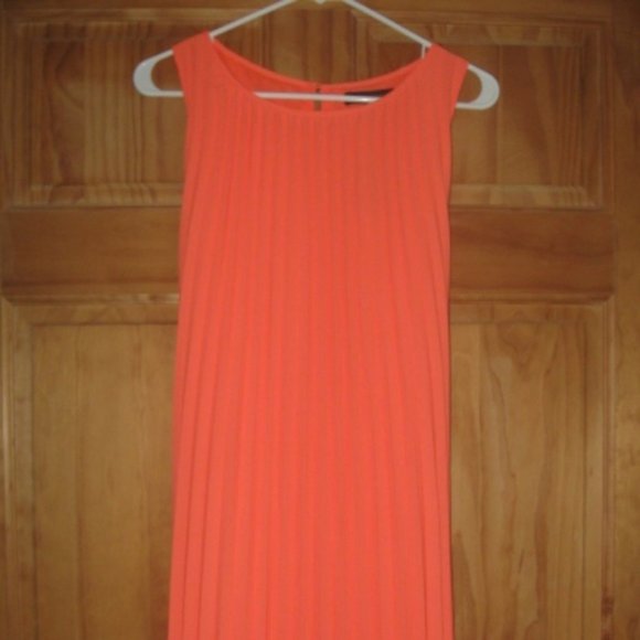 Banana Republic Dresses & Skirts - Banana Republic Orange Pleated Dress